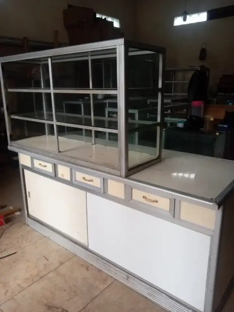 Etalase bekas warteg