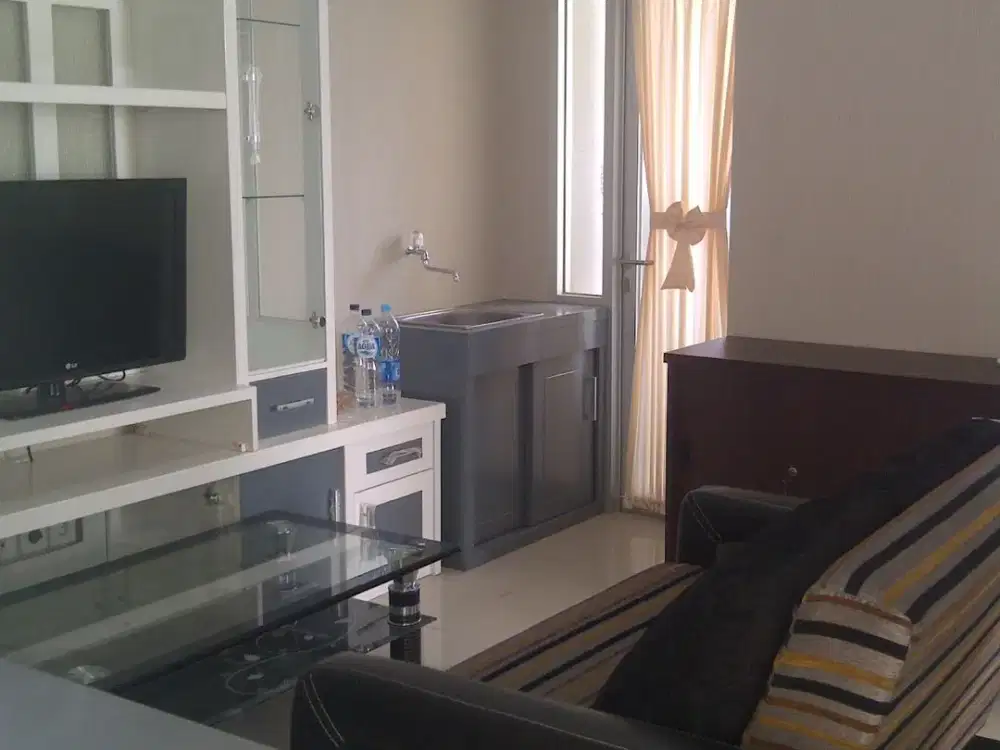 ready apartemen green lake sunter,2kamar furnished,lantai rendah,hadap selatan,hoek,AC 3 dan waterheater