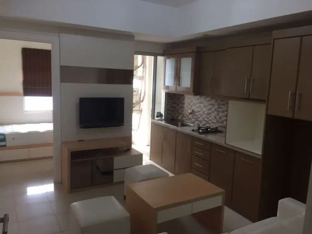 ready unit apartemen green lake sunter,2kamar furnished siap huni,lantai tengah,view kolam renang,2 AC dan waterheater