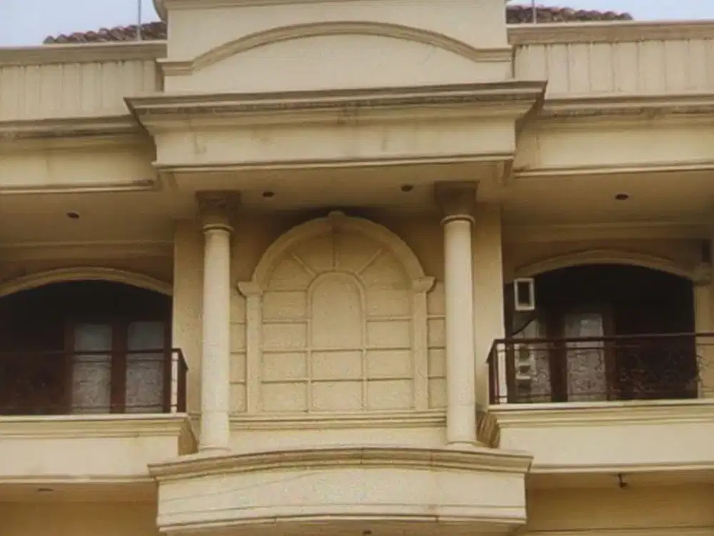 Bangunan Rumah Kokoh 3 Lantai Area Muara Karang Dekat Kantor & Resto Siap Huni