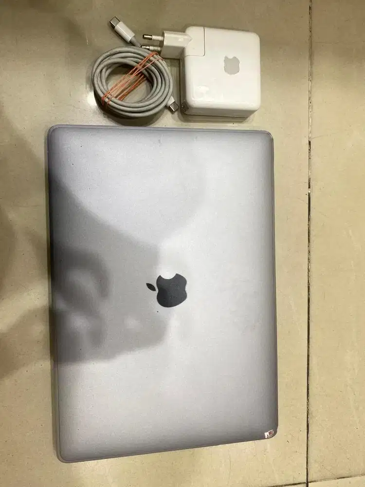 macbook pro  13,in 2020, two thunderbolt 3 ports,intel core i5