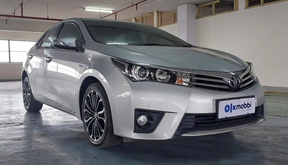 DP Rendah  9JT Toyota Corolla Altis 1.8 V Bensin-AT 2015 Silver