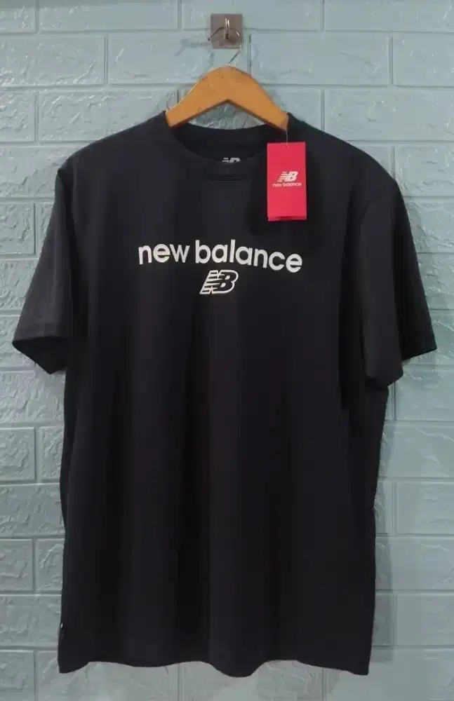 Tshirt New Balance Graphic Brand Tee