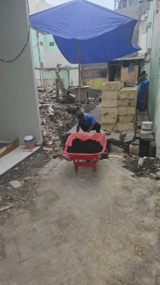 Bongkaran bangunan rumah