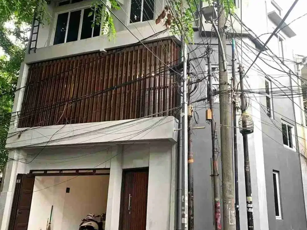 Rumah Bagus 3 Lantai di Kemang Jakarta selatan bebas banjir