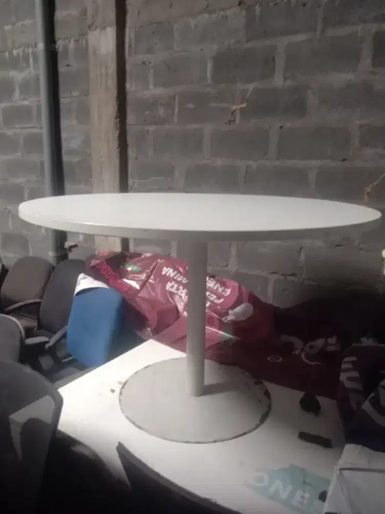 Meja bulat,meja kantor