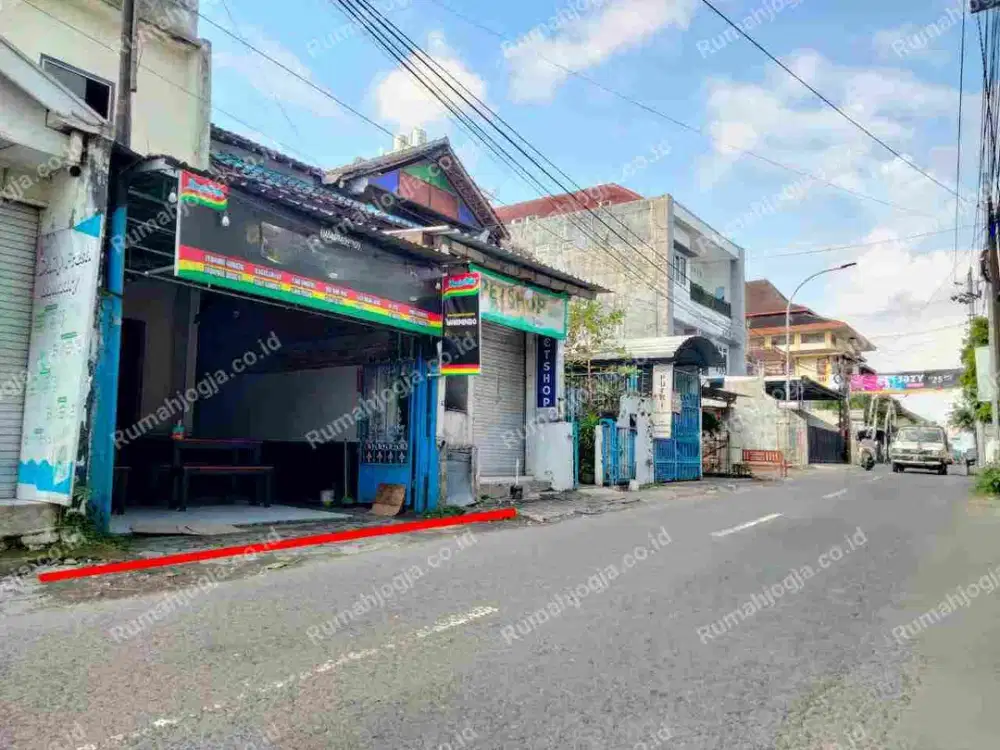 tanah pinggir jalan utama samping kampus IKIP PGRI UPY