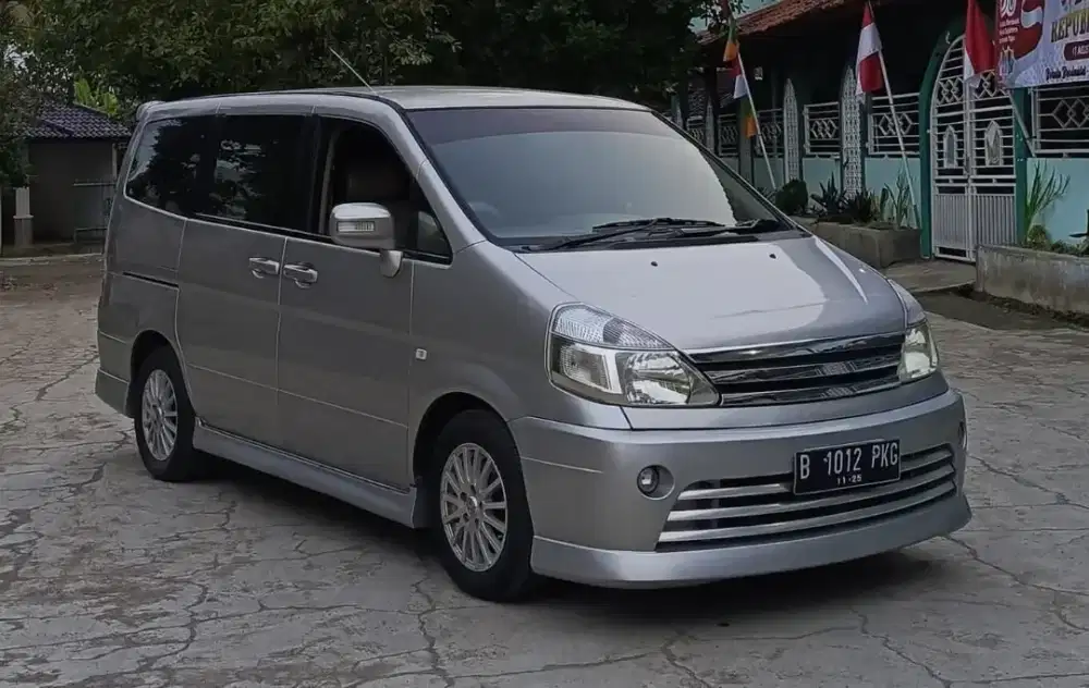 Nissan Serena 2010 Bensin