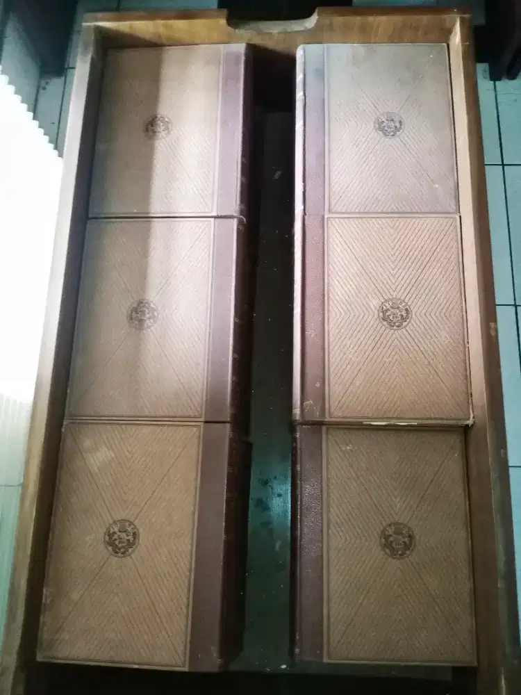 Jual set buku 1929, baca deskripsinya. Tidak respon nett nya berapa.