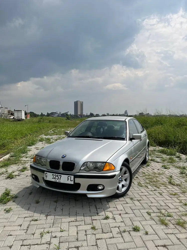 BMW 318i 2000 Bensin