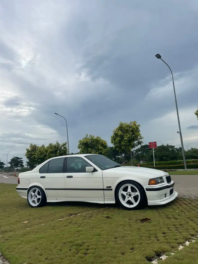 BMW 320i 1995 Bensin