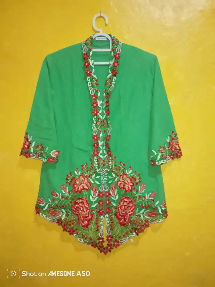 Kebaya Betawi modern