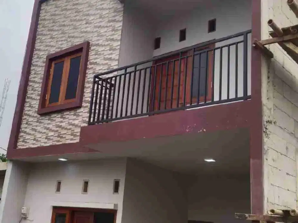 dijual rumah 2 lantai murah