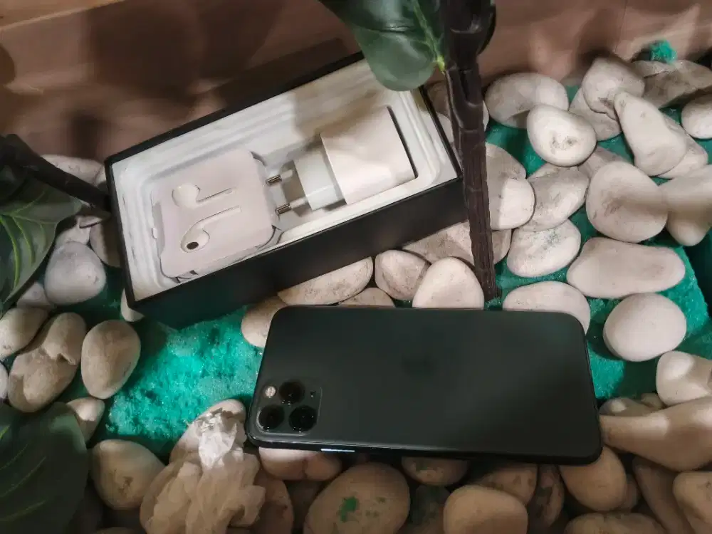 iphone 11 pro max 256gb sebagian besar baru