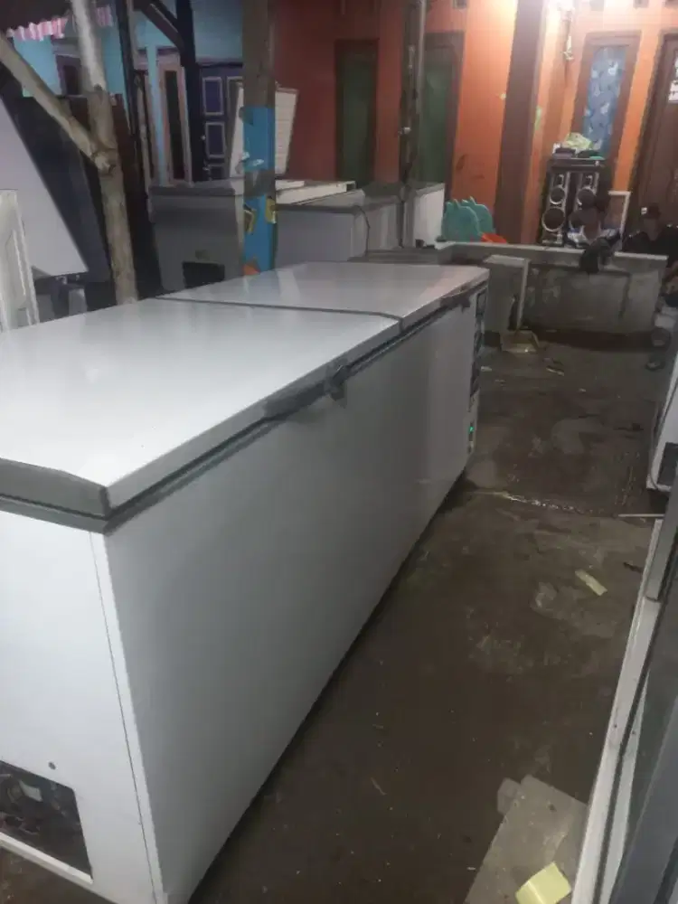 Freezer box berbagai kapasitas dan merek