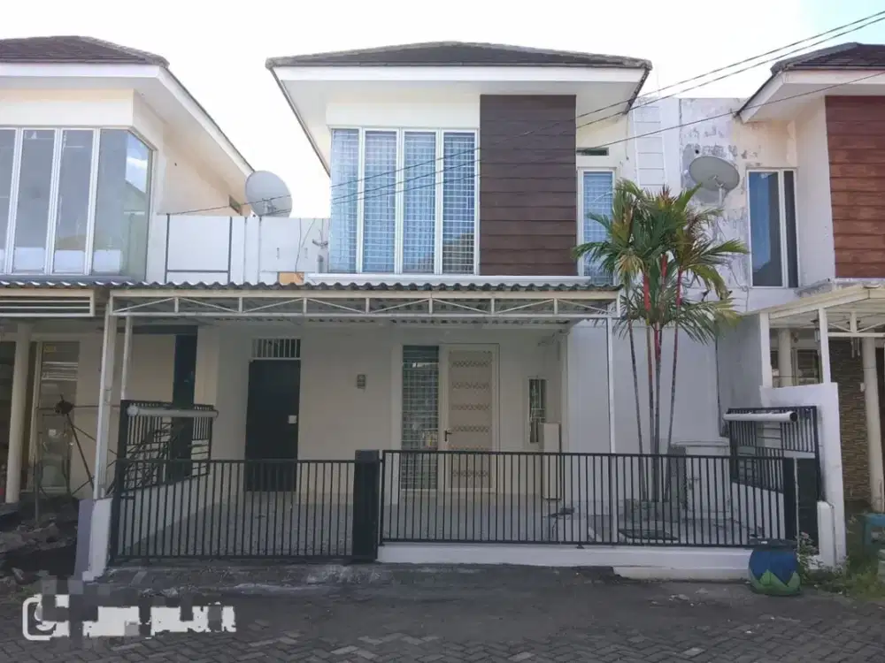 BUTUH CEPAT LAKU Rumah 2 Lantai Siap Huni Bonus Perabotan Di Perum. Evergreen Surabaya