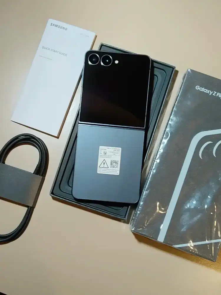 Samsung Galaxy Z Flip 7 5G 12/256GB JetBlack SEIN RESMI INDONESIA