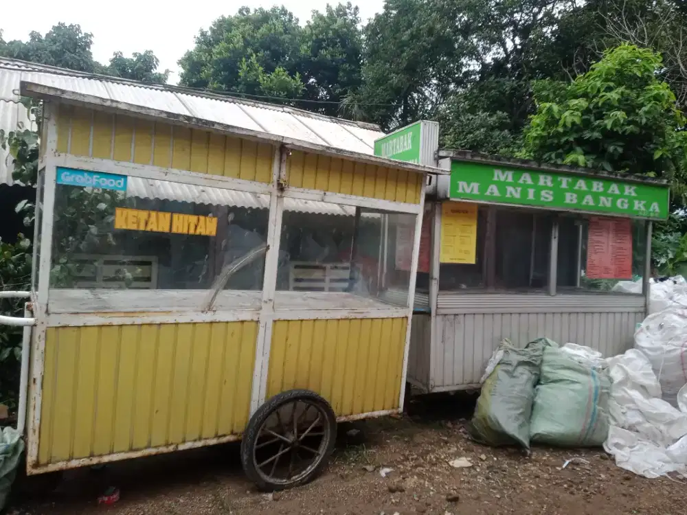 2 unit Etalase bekas jual martabak jual cepat