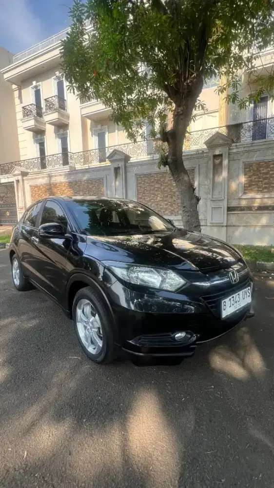 Honda HRV E 2015 Hitam Low KM Matic Pajak Panjang Enak Pakai
