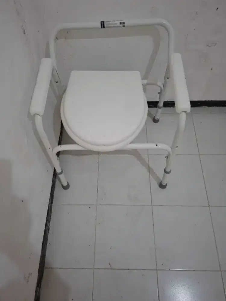 Kursi toilet duduk