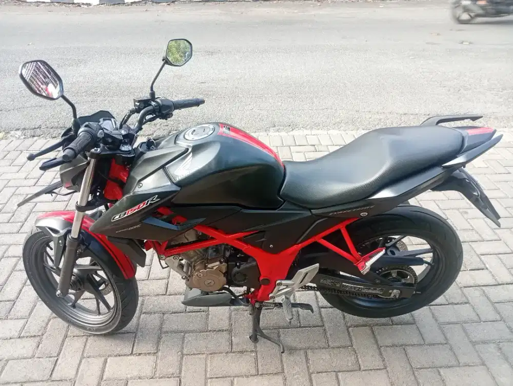 Dijual: Motor Honda Cb 150 r Tahun 2018 Warna Hitam