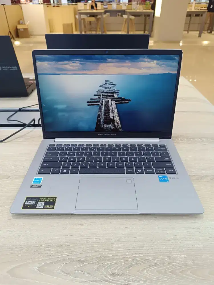 Asus Expertbook Core i3
Cicilan mulai dari 600 ribuan aja ...