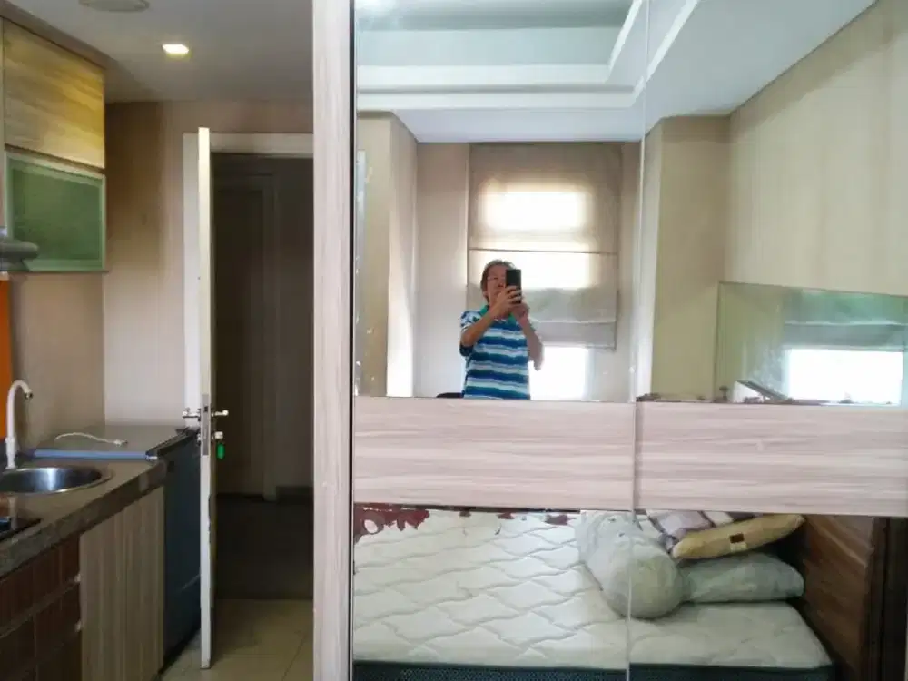 disewa unit apartemen green lake sunter,studio furnished,lantai tengah,view danau sunter,Ac dan waterheater
