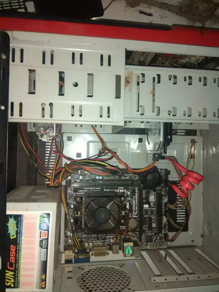 Komputer bekas sudah tak terpakai. Normal