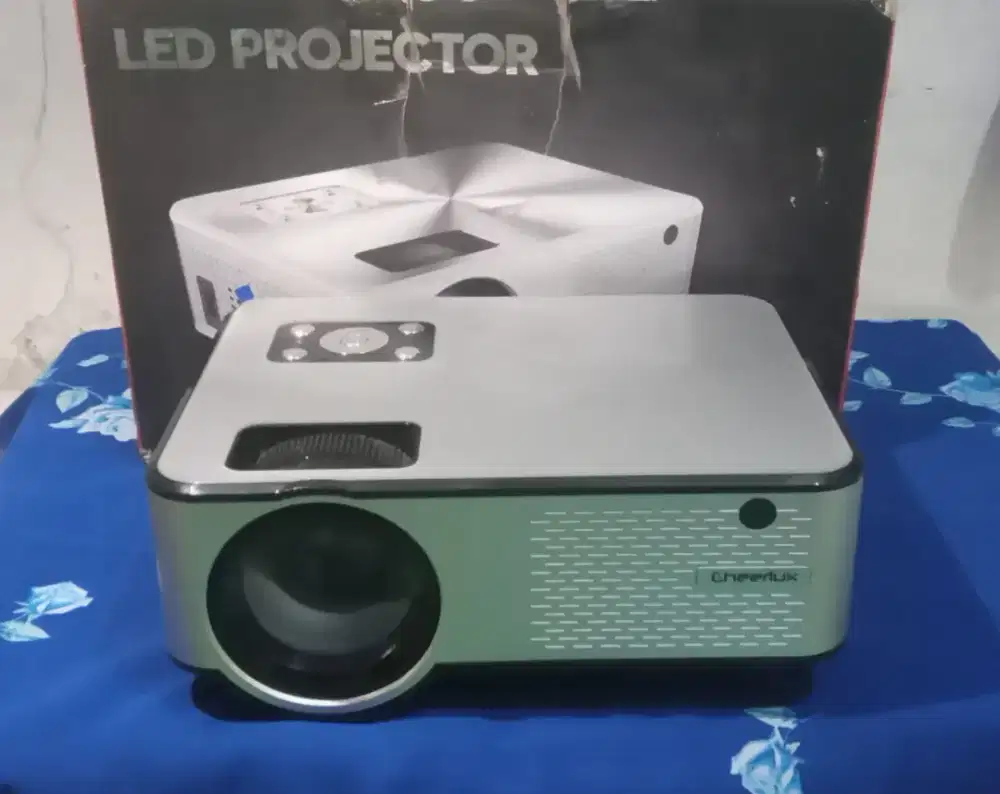 Proyektor cheerlux tipe 9