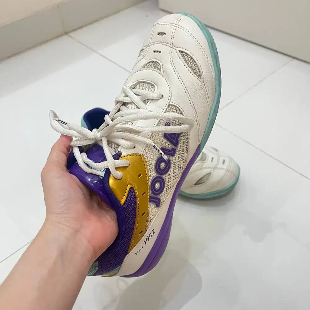 Joola sepatu pingpong dan tenis