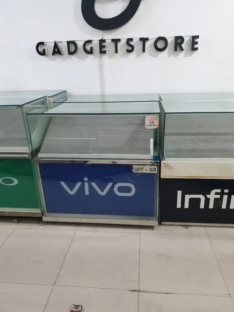 Di jual etalase bekas konter ada 7 etalase+foomee