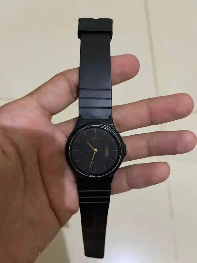 Jam tangan Casio MQ-24