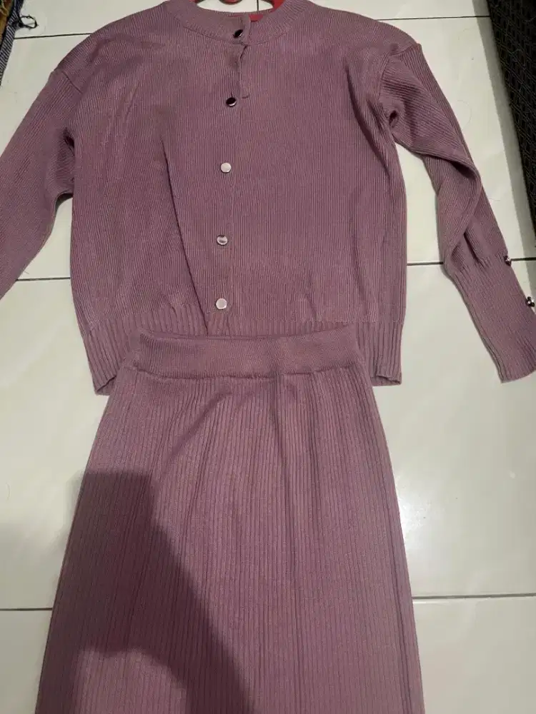 Dijual one set rok ungu second