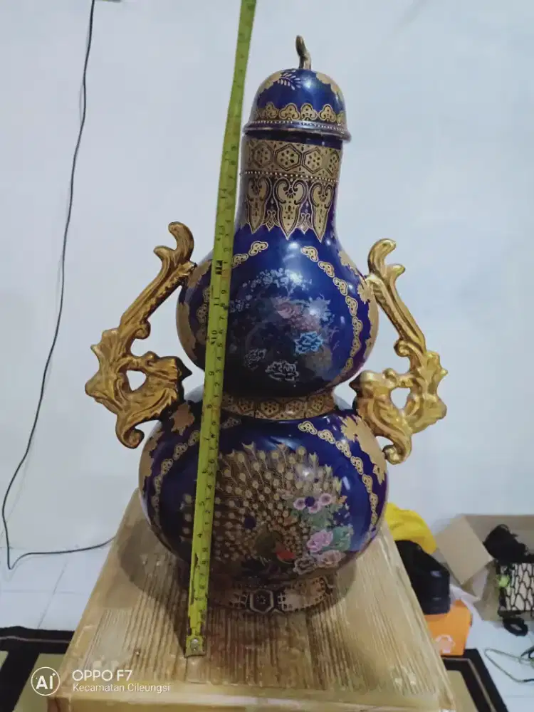 Pajangan Guci Keramik + Tutup Model Labu Motif Burung Merak