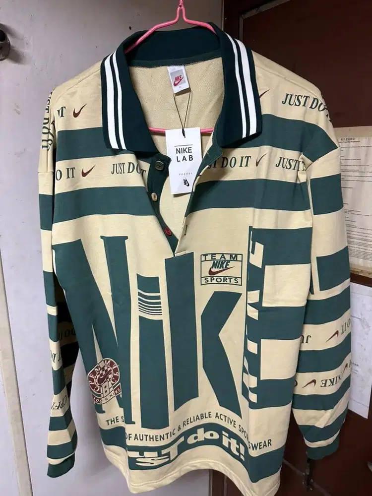 NIKE LENGAN PANJANG BERKERAH KONDISI BARU