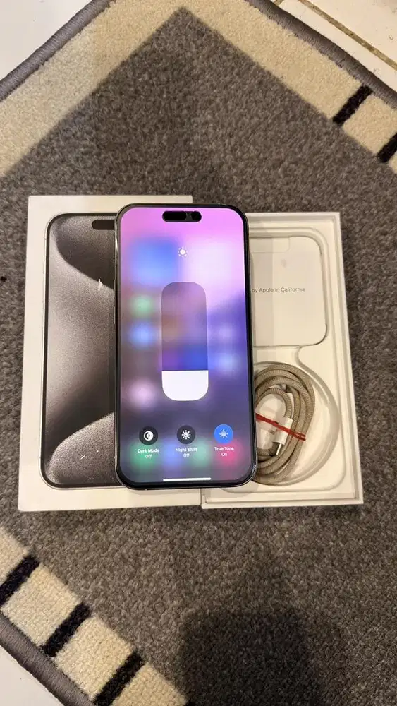 Dijual Iphone 15 Pro 512GB White Resmi Ibox Lengkap