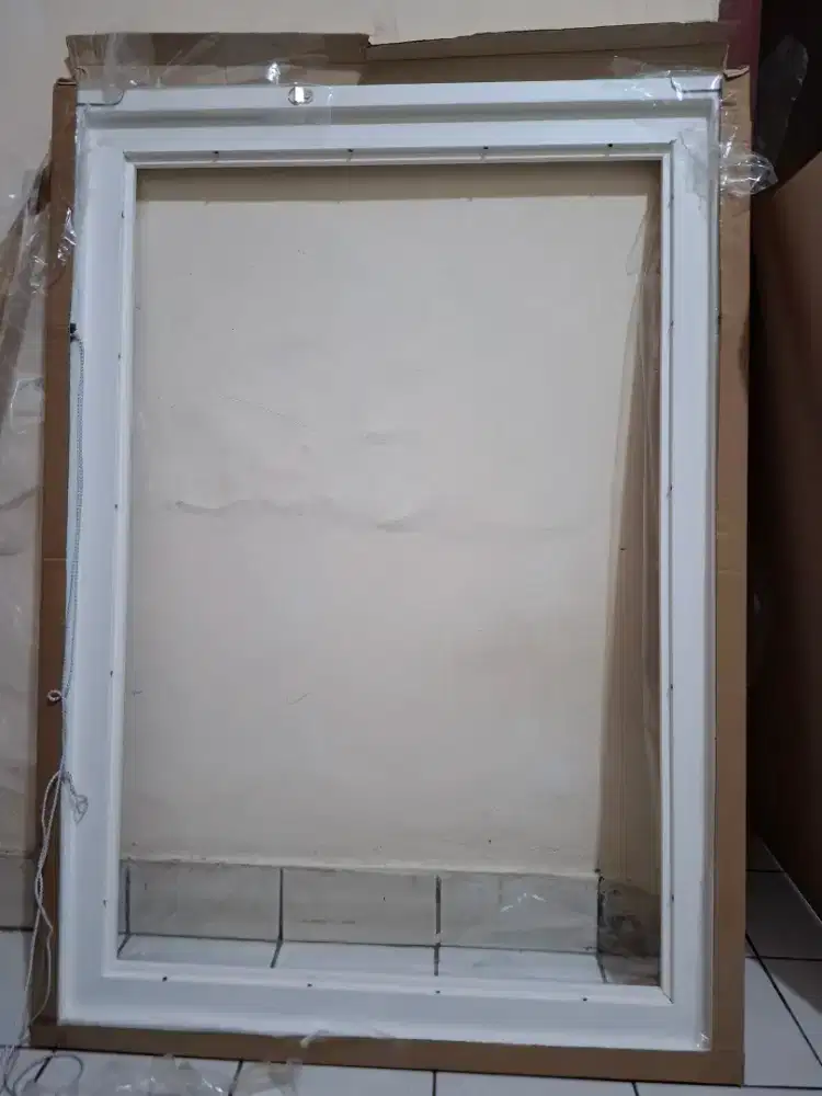 jual bingkai (frame only) tanpa papan, warna putih bold  ukuran 24R