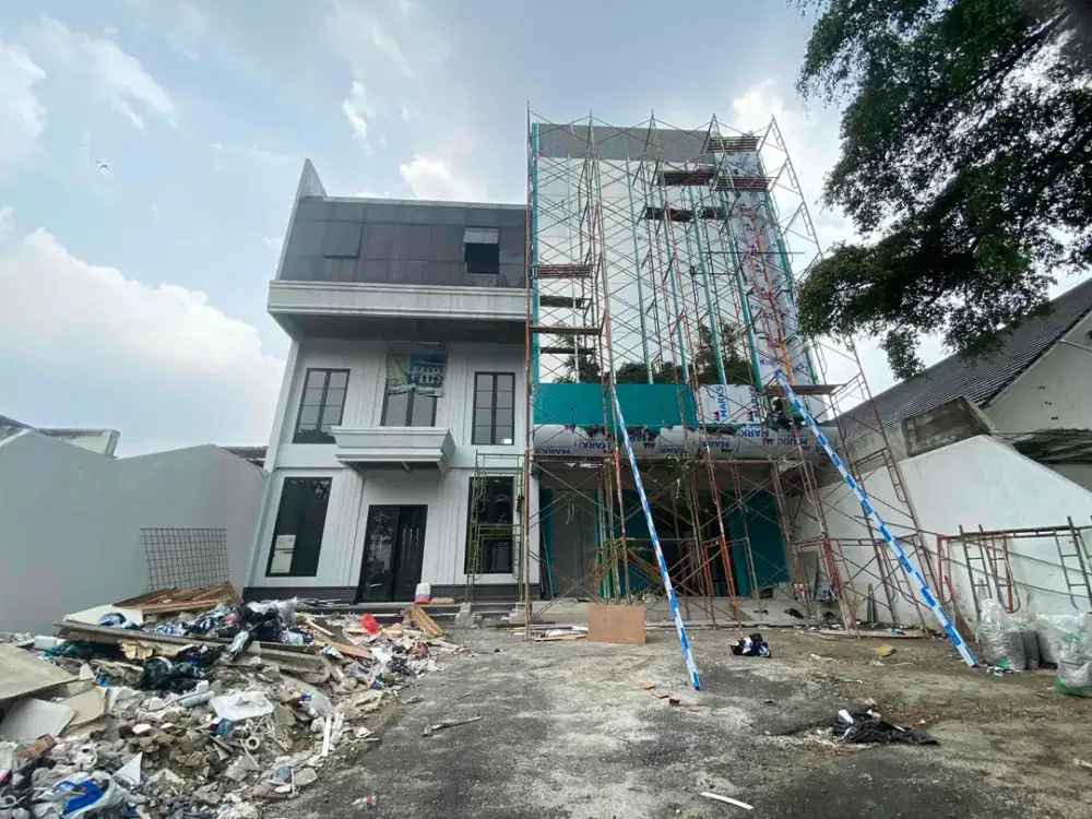 Jual Ruko 3.5 lantai di jalan raya Kol Sugiono Duren Sawit, baru