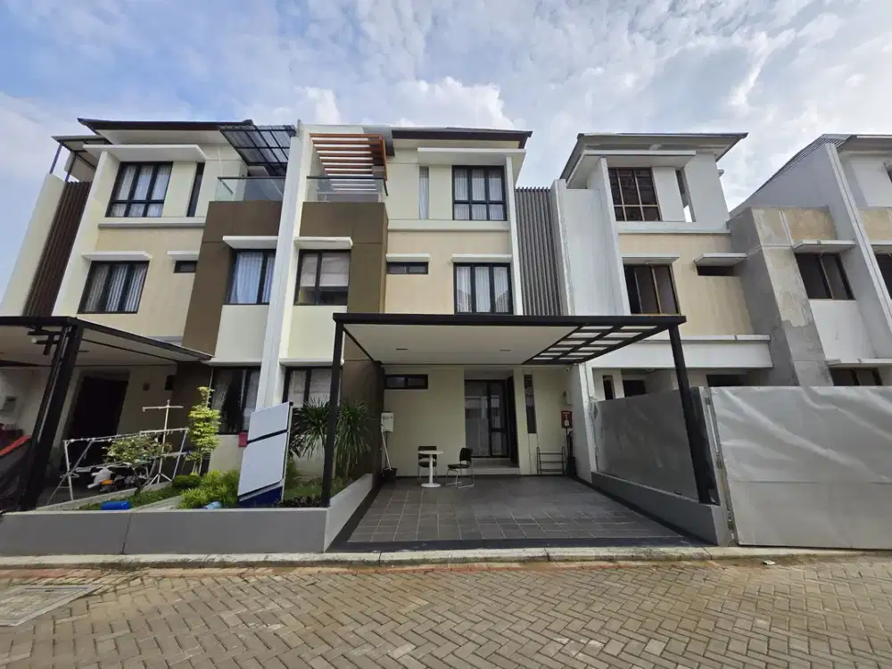 DIJUAL RUMAH DEKAT BANDARA DI TANGERANG 3 LANTAI LOKASI STRATEGIS BGT