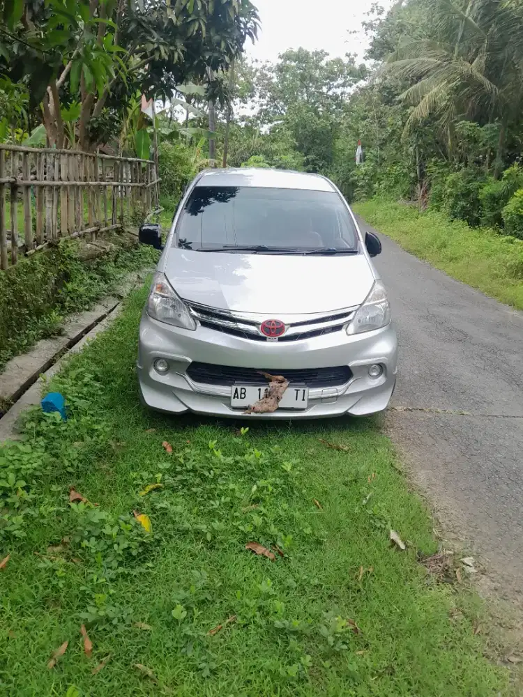 Avanza 2012 tinggal pakai komplit