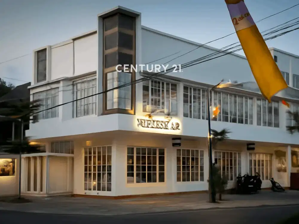 Hunian Dan Ruang Usaha Pinggir Jalan Raya Di Maguwoharjo