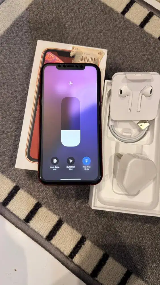 Dijual Iphone Xr Red 64GB Mulus Lengkap Terdaftar