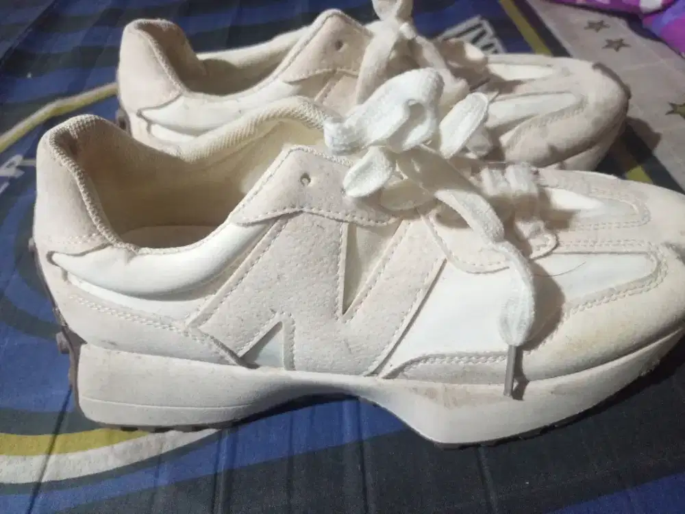 Sepatu wanita bekas warna krem