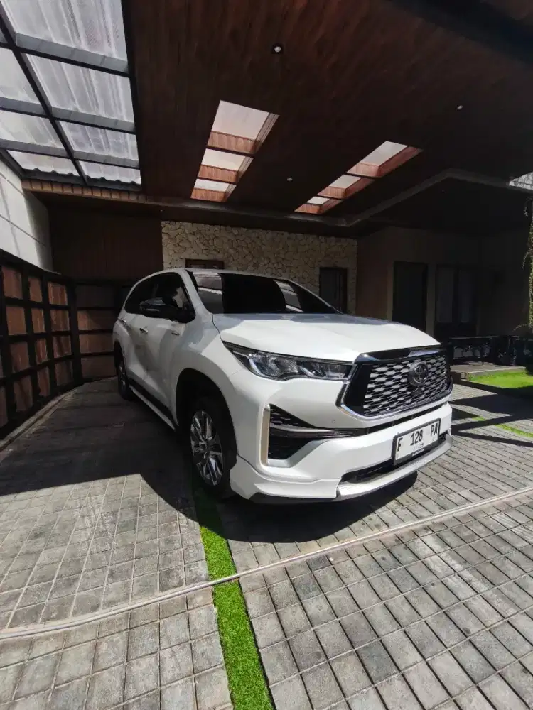 Toyota innova Zenix Q hybrid modelista