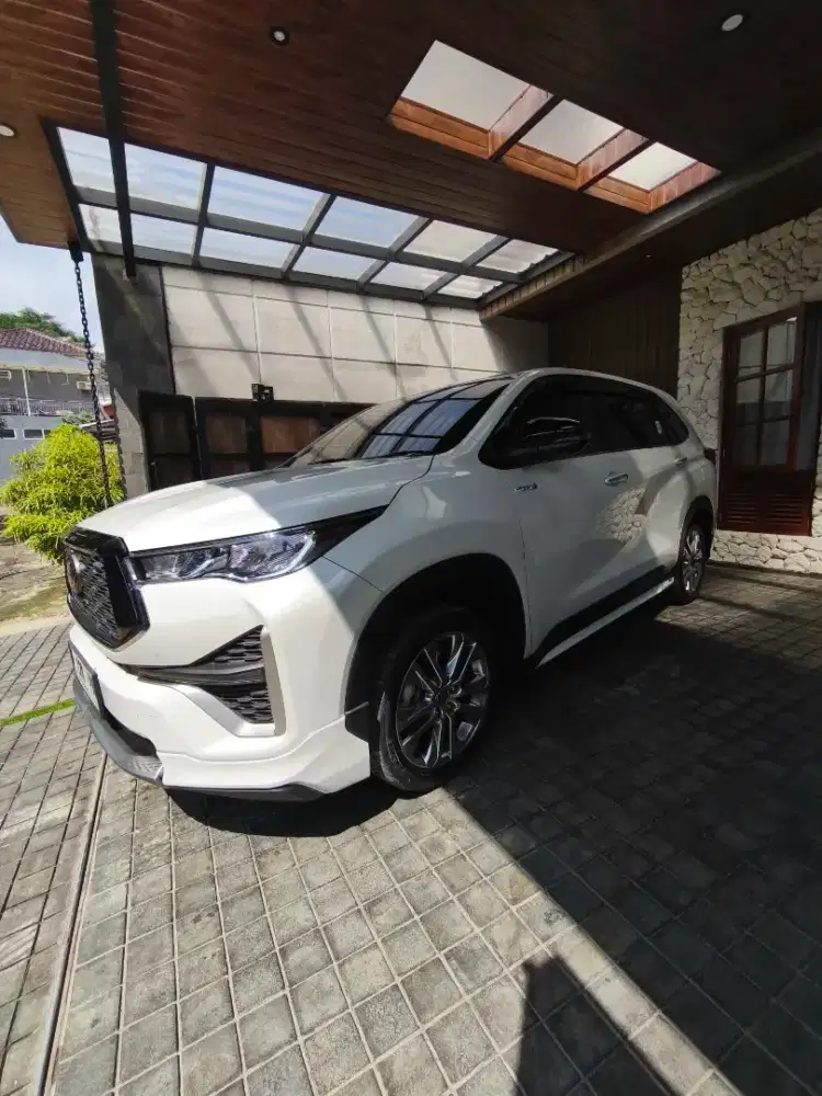 Toyota innova Zenix Q hybrid modelista