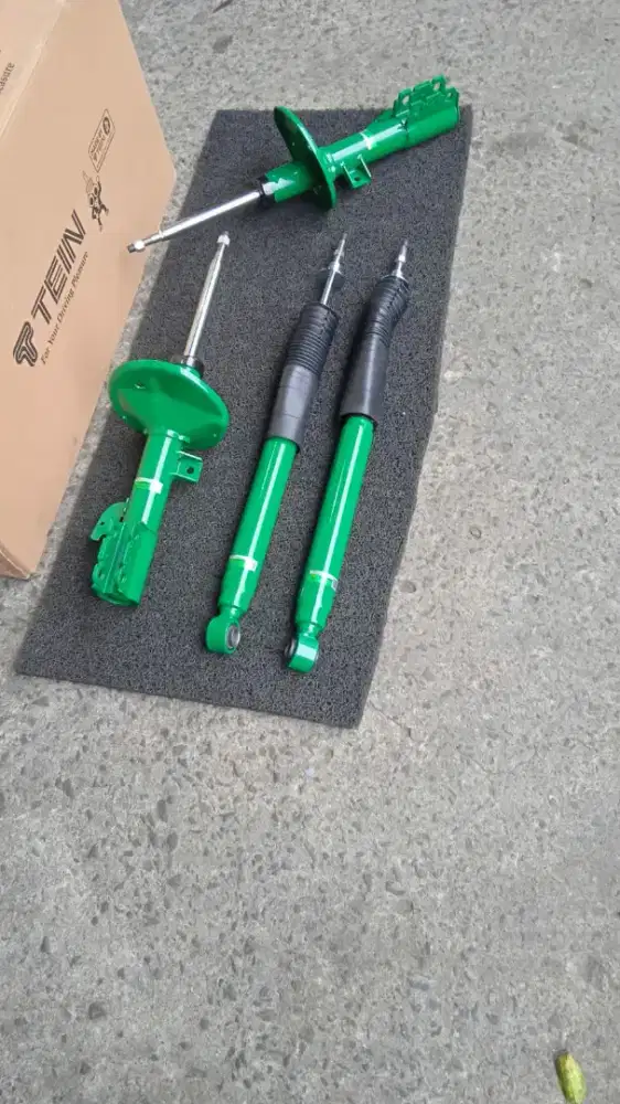 Dijual 1 set Shockbreaker Toyota Alphard Gen 1