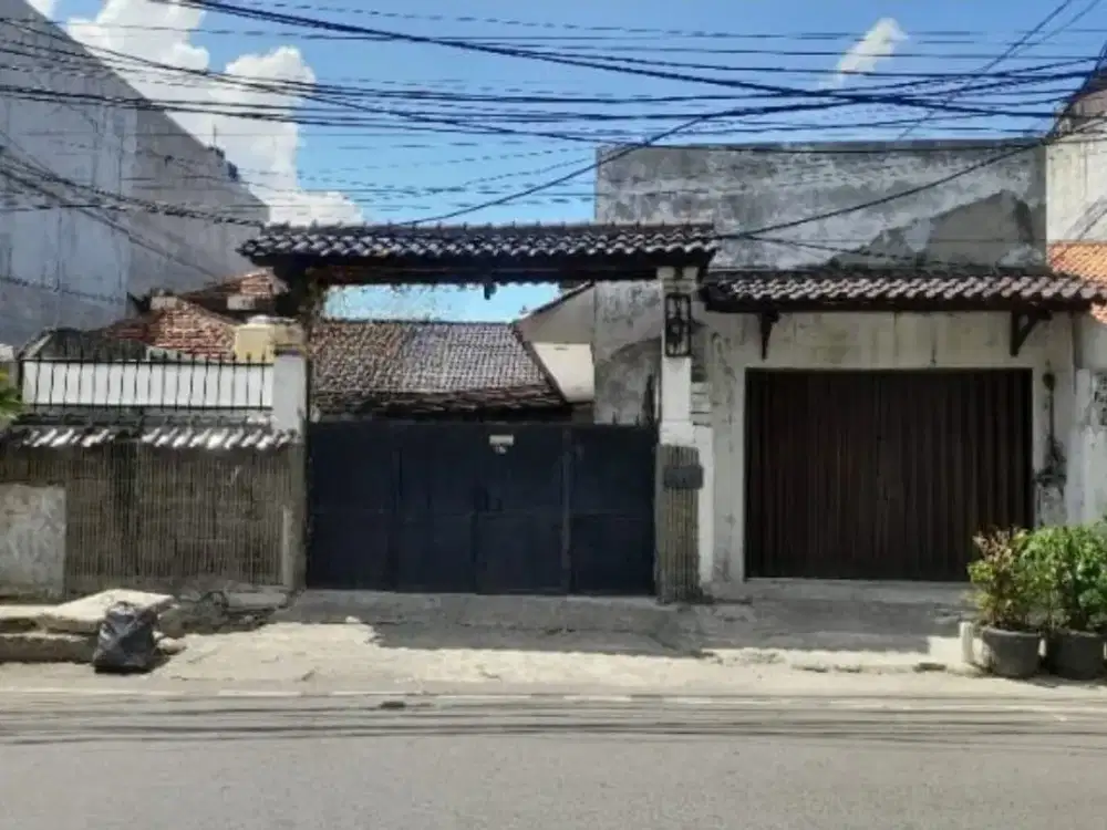 Rumah Tua Hitung Tanah Karang Anyar Luas 264m2 SHM Hadap Jalan Raya