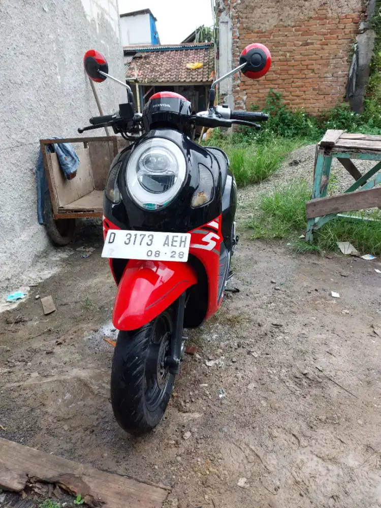Jual Scoopy 2023 mulus km rendah
