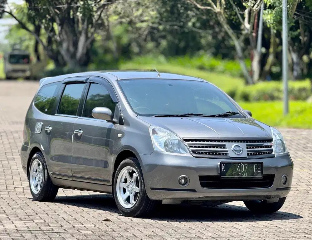 DP 4 jt! Nissan Grand Livina XV Ultimate Matic 2010 Antik Spt Baru!!