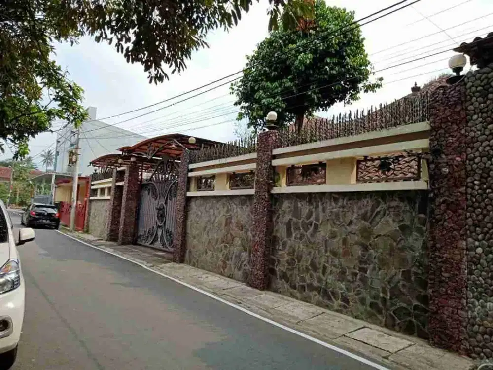 Jual Rumah siap huni di Salatiga kota ,luas tanah 396,sertifikat SHM,HARGA MIRING